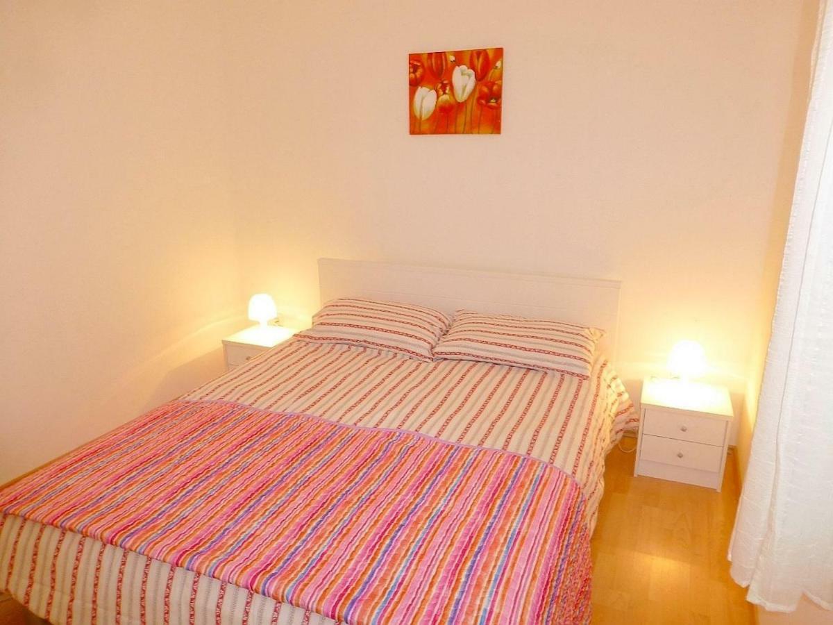 Apartments Kvesic Шіло Екстер'єр фото