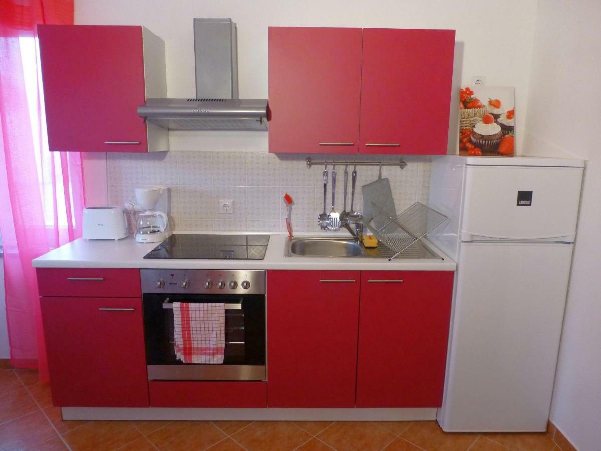 Apartments Kvesic Шіло Екстер'єр фото