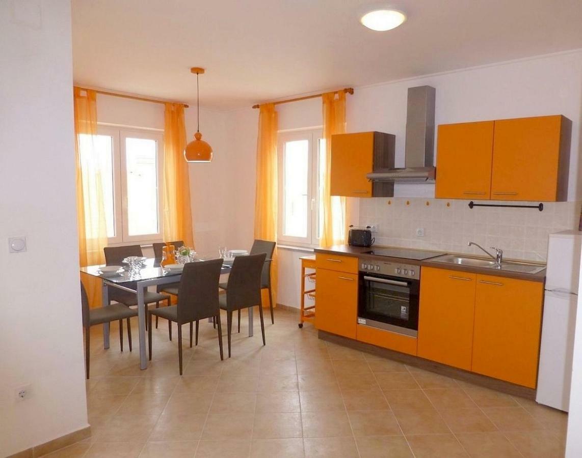 Apartments Kvesic Шіло Екстер'єр фото