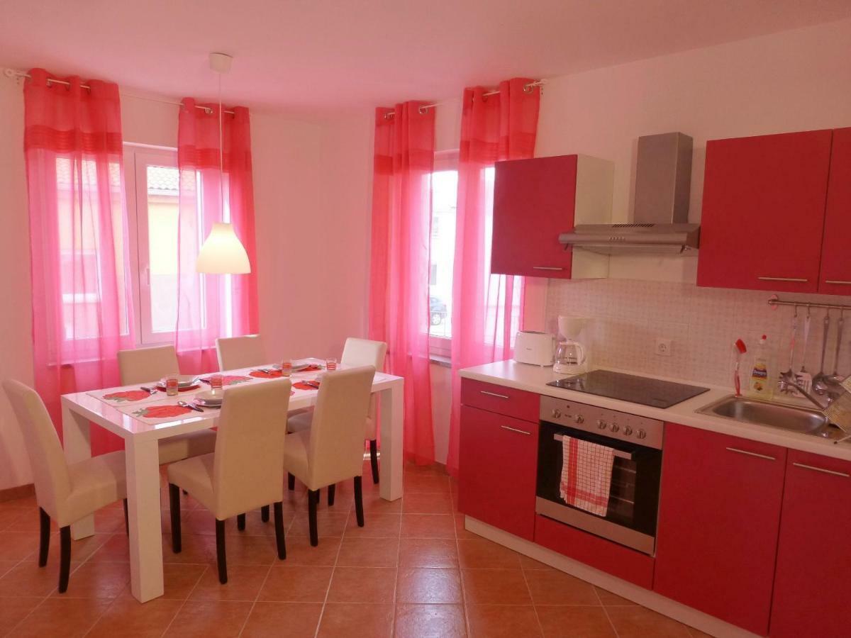 Apartments Kvesic Шіло Екстер'єр фото