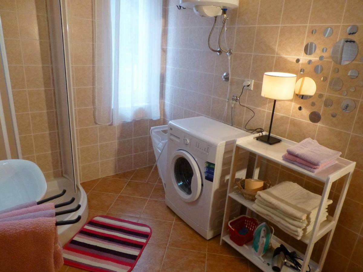Apartments Kvesic Шіло Екстер'єр фото