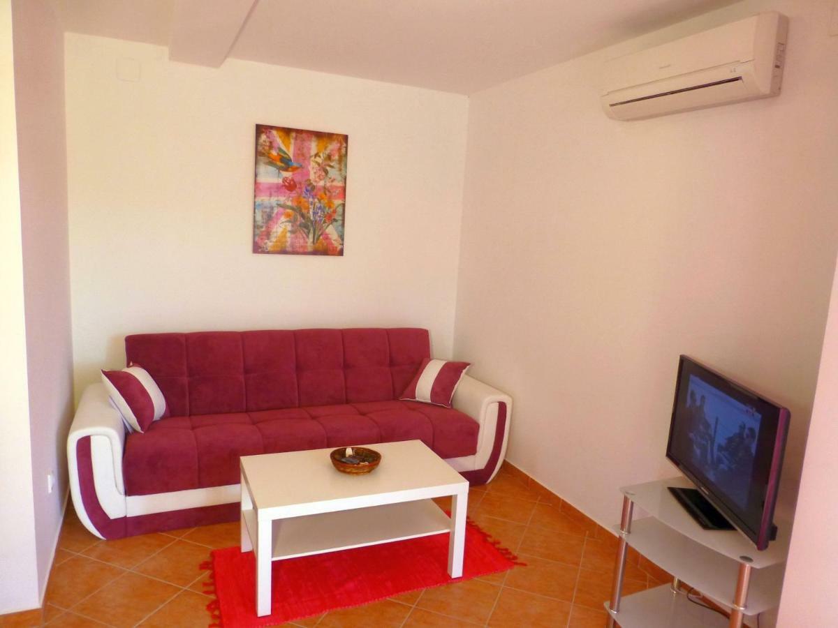 Apartments Kvesic Шіло Екстер'єр фото