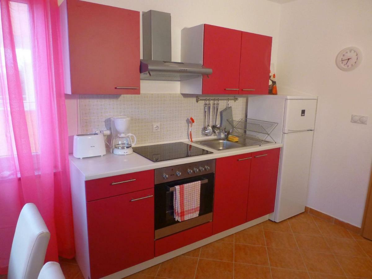 Apartments Kvesic Шіло Екстер'єр фото