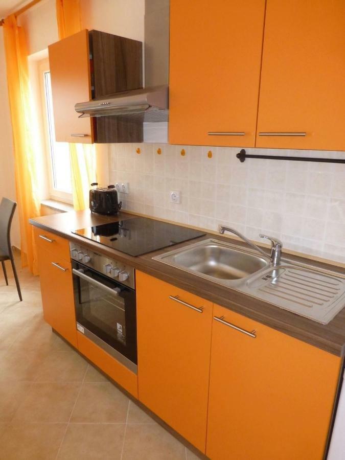 Apartments Kvesic Шіло Екстер'єр фото